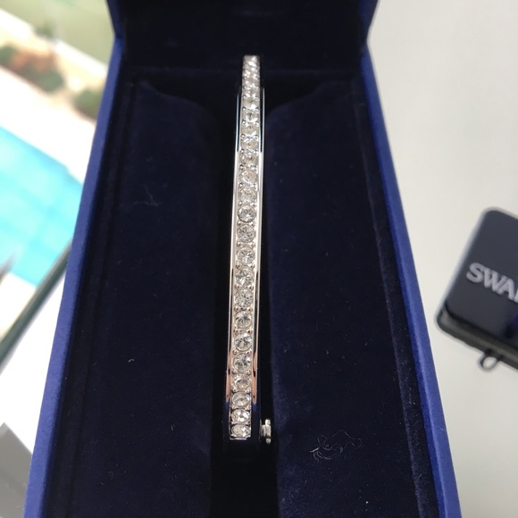 AUTHENTIC SWAROVSKI CRYSTAL BRACELET - Picture 2 of 6